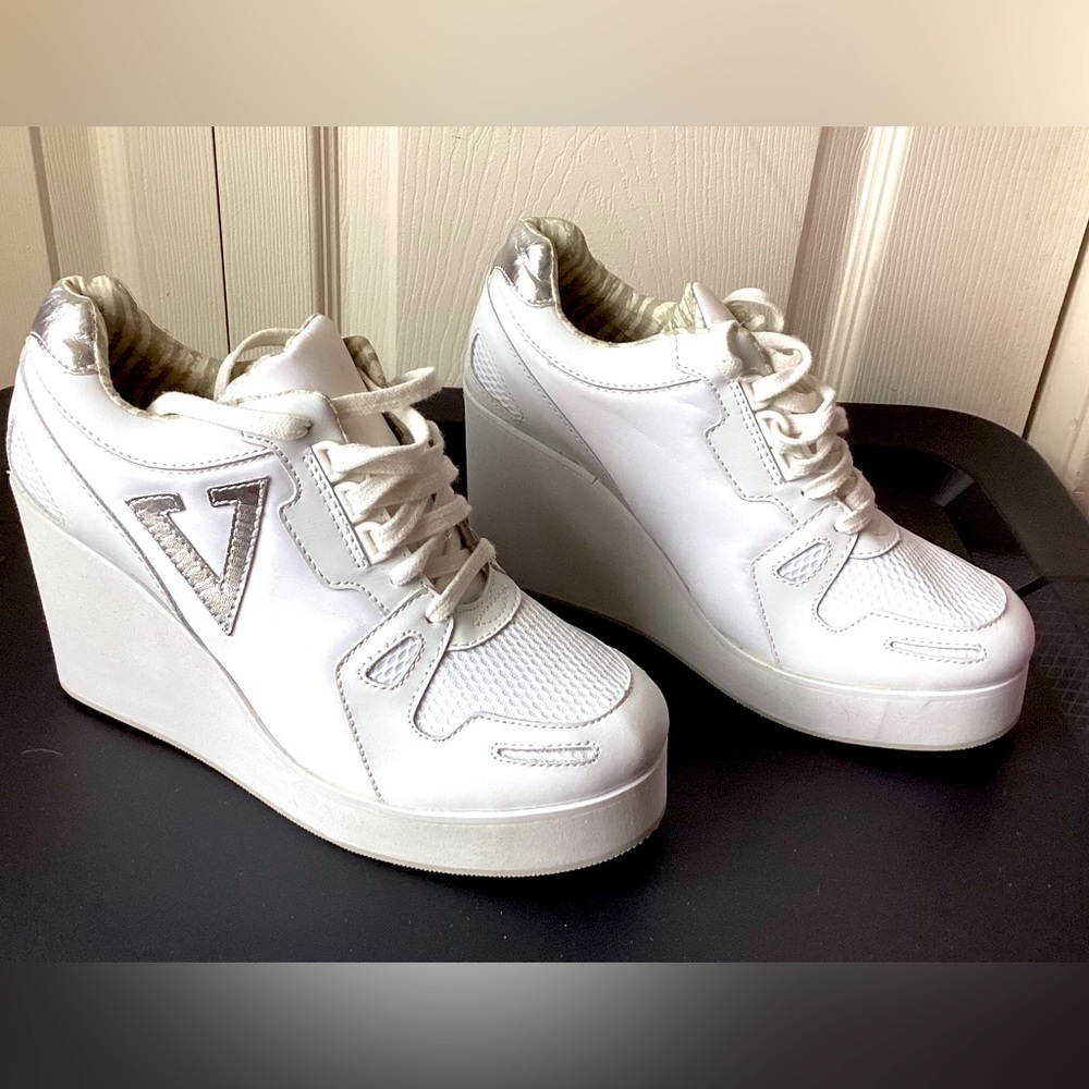 EUC Volatile Kicks White Wedge Platform Sneakers 10